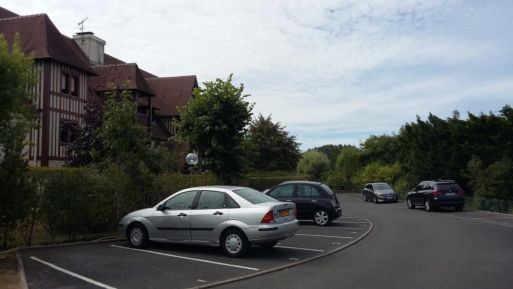 Les Manoirs Apartamento Deauville Exterior foto