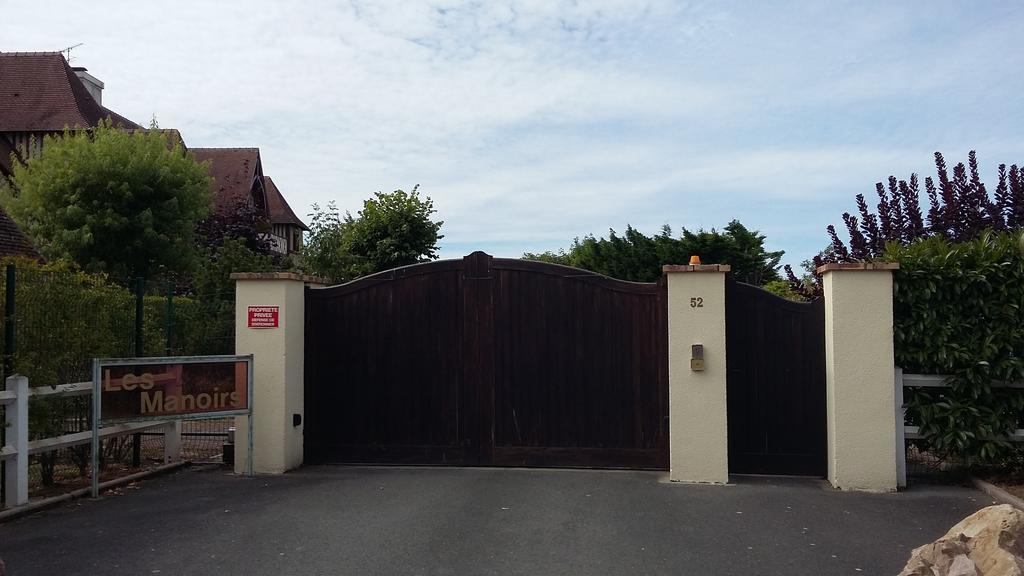 Les Manoirs Apartamento Deauville Exterior foto